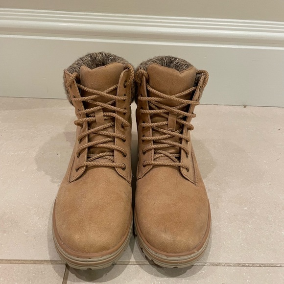 Women’s booties - Picture 2 of 3